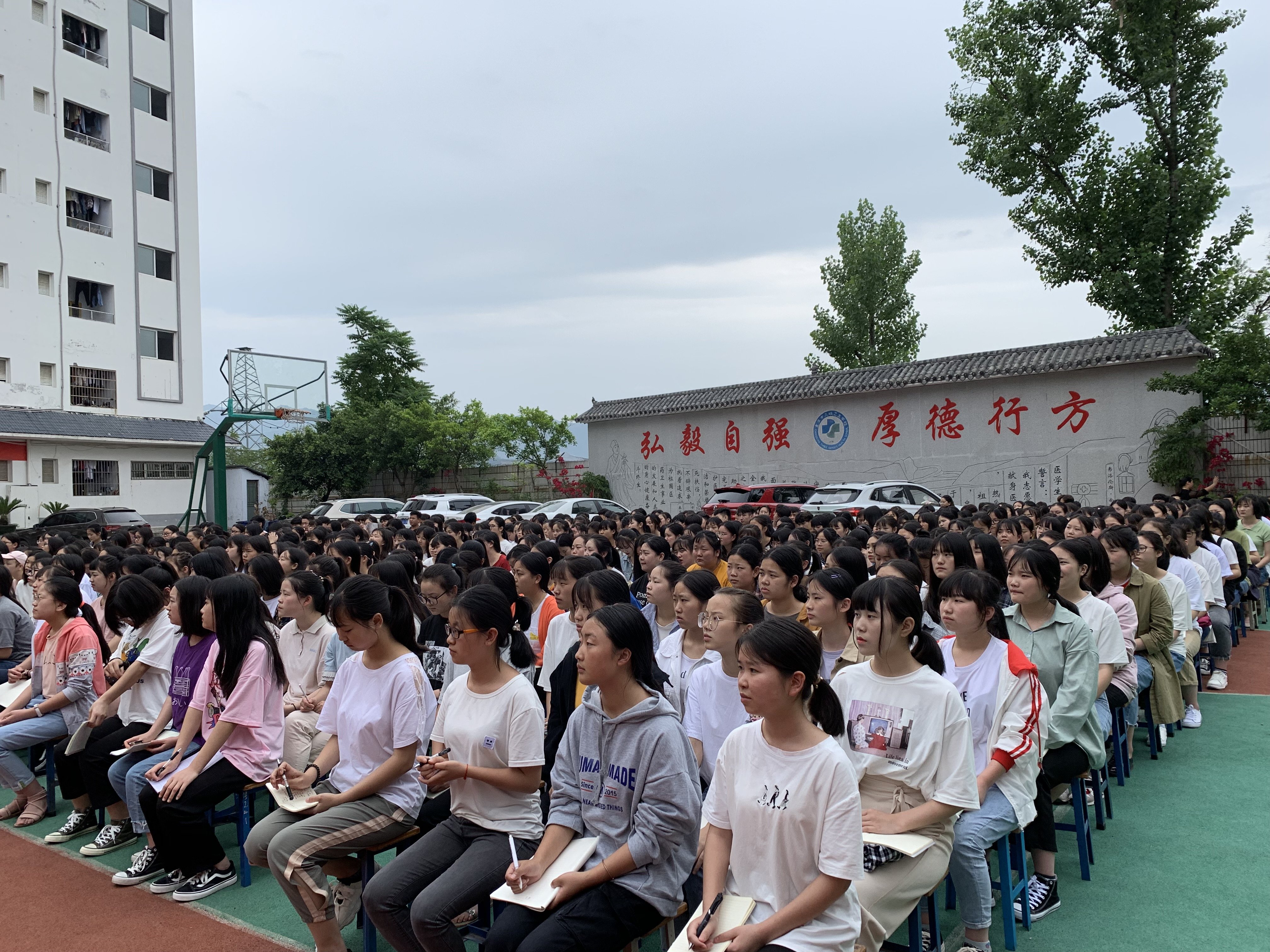 5.16三峡卫校：召开2017级实习动员大会3.JPG